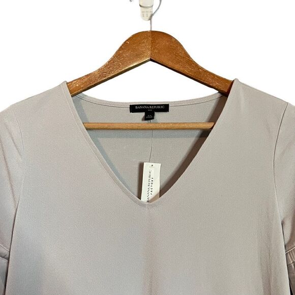 NWT! Banana republic factory grey tee with ruffle sleeves - Picture 2 of 11